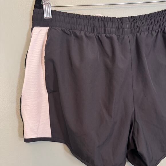 Puma Shorts Womens M/L Black White Side Stripe with Liner Running Athletic Gym - Picture 3 of 7